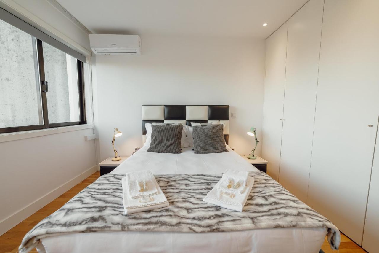 Downtown Stylish Apartment With Garage By Vacationy Порто Екстериор снимка